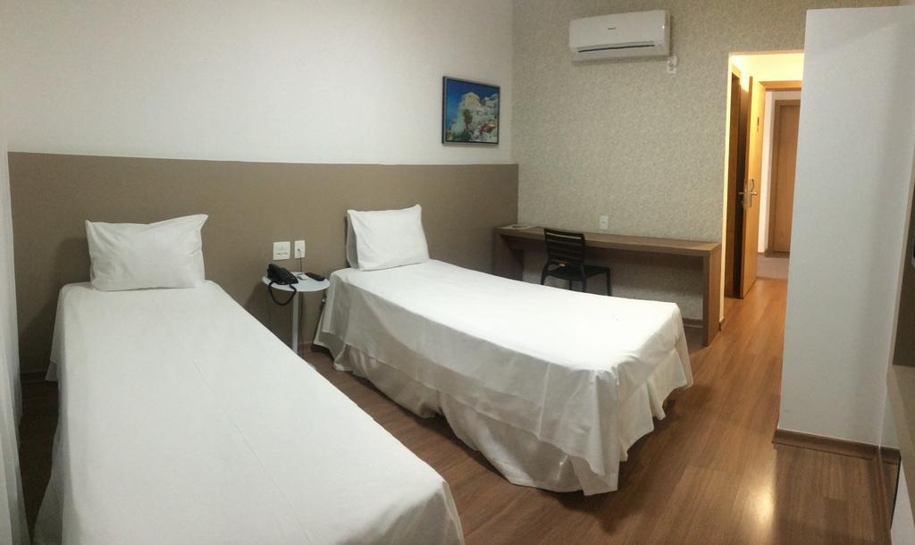 Lord Hotel Aeroporto Confins Vespasiano Ruang foto