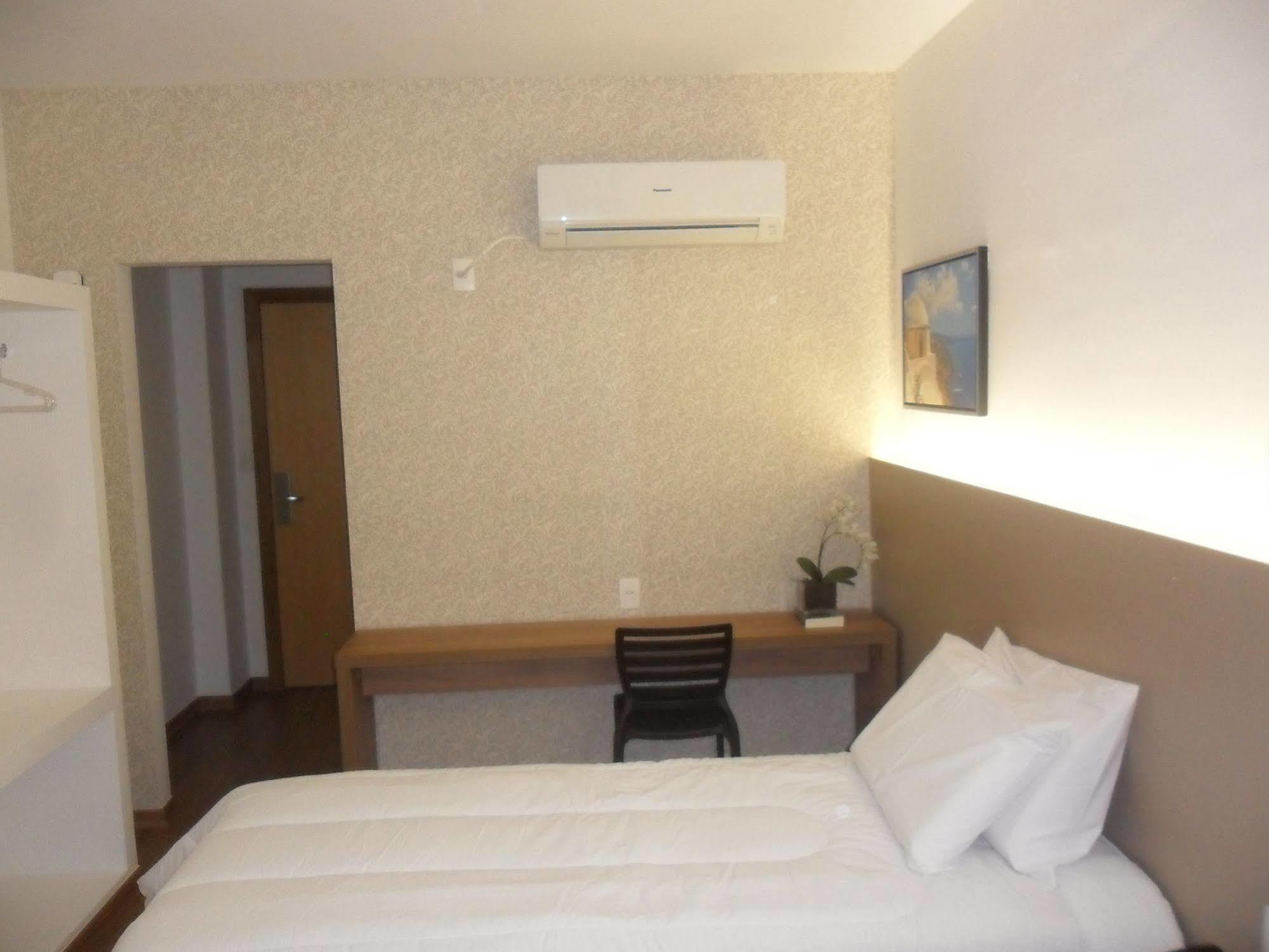 Lord Hotel Aeroporto Confins Vespasiano Bagian luar foto